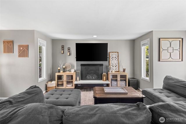 1678 NE Sumner Drive, Oak Harbor, WA 98277