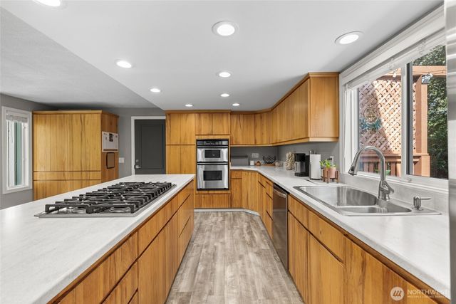 1678 NE Sumner Drive, Oak Harbor, WA 98277