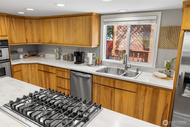 1678 NE Sumner Drive, Oak Harbor, WA 98277