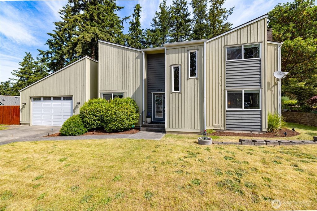 1678 NE Sumner Drive, Oak Harbor, WA 98277
