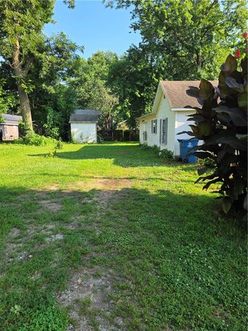 411 Dallas Street, Gravette, AR 72736