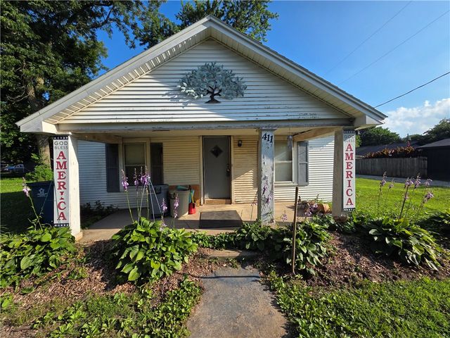 411 Dallas Street, Gravette, AR 72736