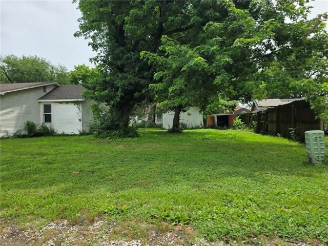411 Dallas Street, Gravette, AR 72736