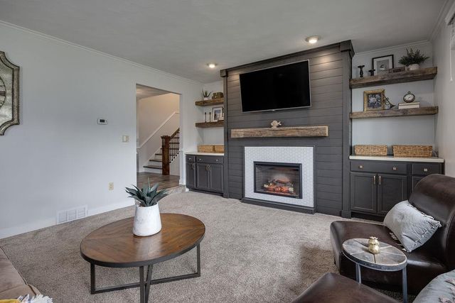 305 Raymond Road, Waunakee, WI 53597