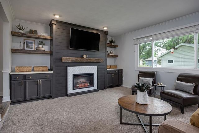 305 Raymond Road, Waunakee, WI 53597