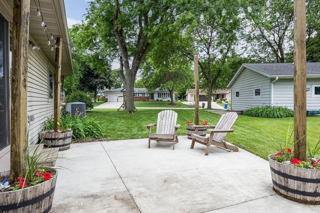 305 Raymond Road, Waunakee, WI 53597