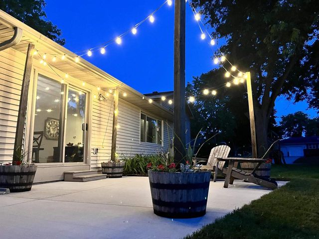 305 Raymond Road, Waunakee, WI 53597