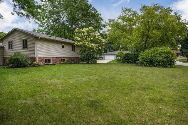 305 Raymond Road, Waunakee, WI 53597