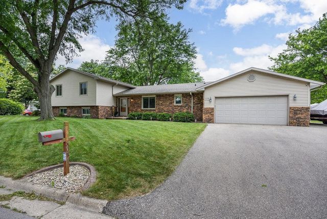 305 Raymond Road, Waunakee, WI 53597