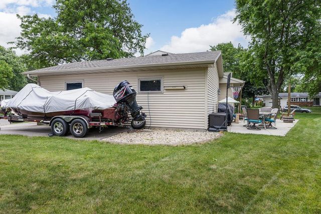 305 Raymond Road, Waunakee, WI 53597