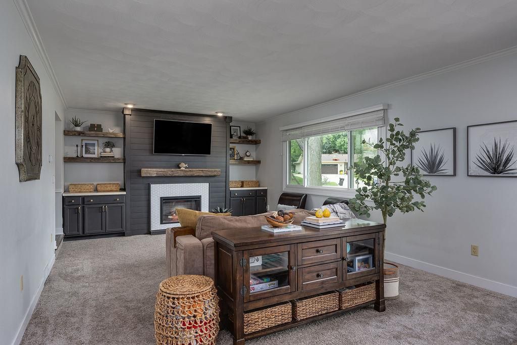 305 Raymond Road, Waunakee, WI 53597
