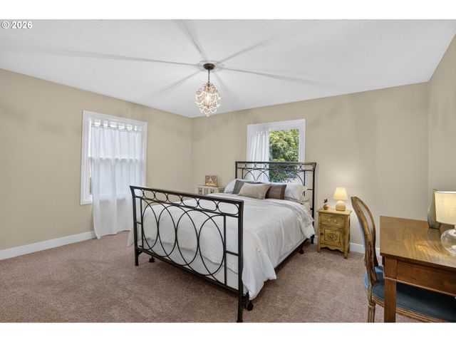 17521 HILL Way, Lake Oswego, OR 97035