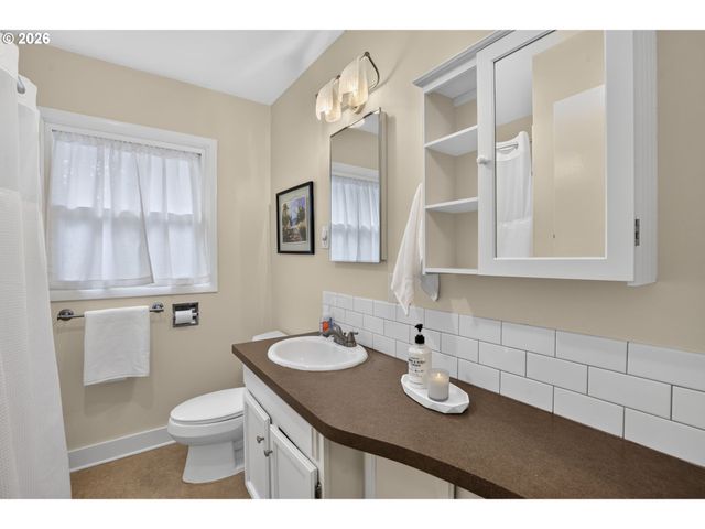 17521 HILL Way, Lake Oswego, OR 97035