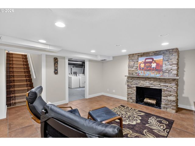 17521 HILL Way, Lake Oswego, OR 97035