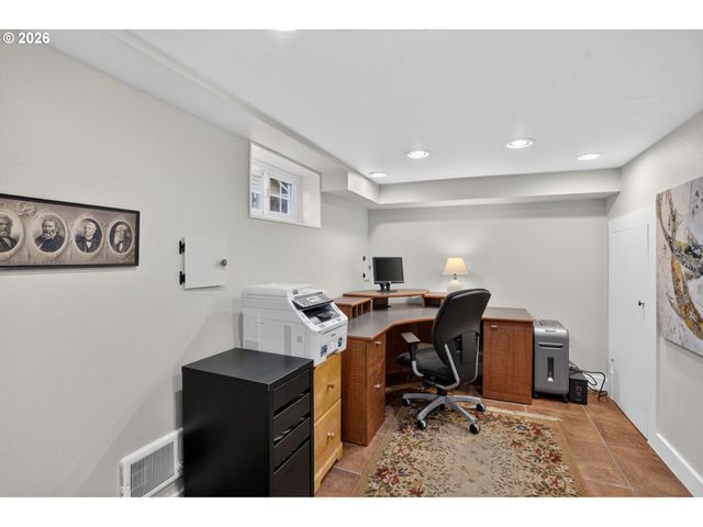 17521 HILL Way, Lake Oswego, OR 97035