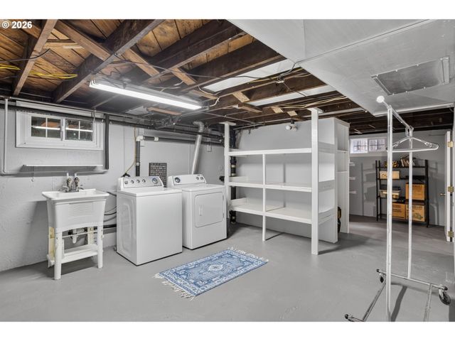 17521 HILL Way, Lake Oswego, OR 97035