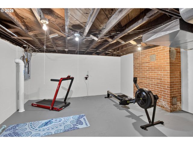 17521 HILL Way, Lake Oswego, OR 97035