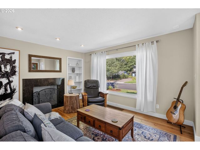 17521 HILL Way, Lake Oswego, OR 97035