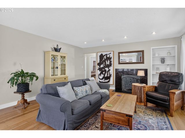 17521 HILL Way, Lake Oswego, OR 97035