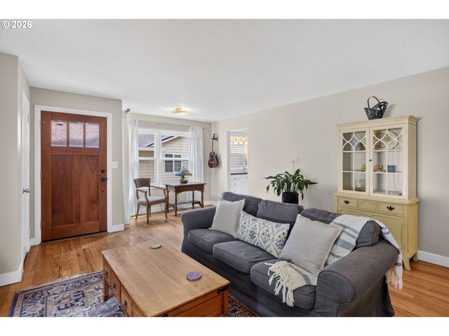 17521 HILL Way, Lake Oswego, OR 97035