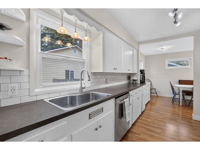 17521 HILL Way, Lake Oswego, OR 97035