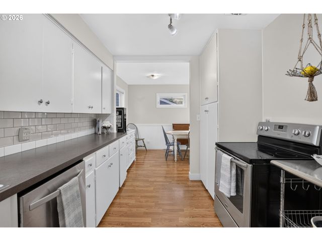 17521 HILL Way, Lake Oswego, OR 97035