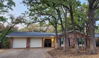 624 Hillview Drive, Hurst, TX 76054
