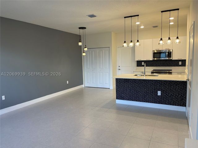 4460 NW 83rd Ave, Doral, FL 33166
