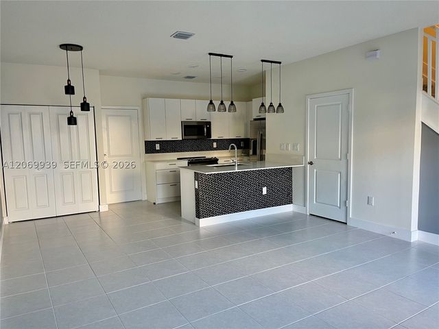 4460 NW 83rd Ave, Doral, FL 33166