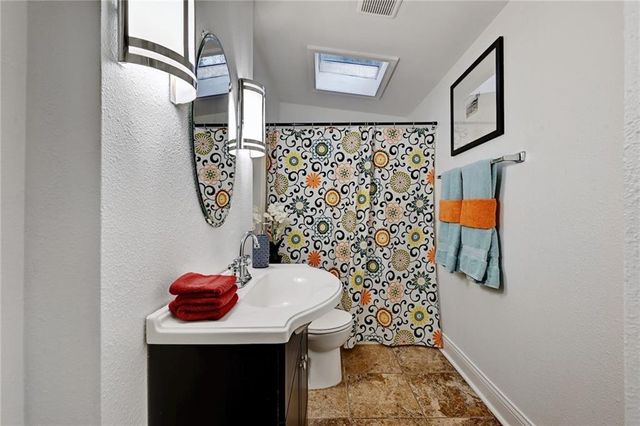 3207 Breeze TER A, Austin, TX 78722