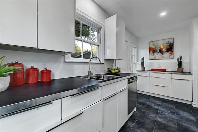 3207 Breeze TER A, Austin, TX 78722