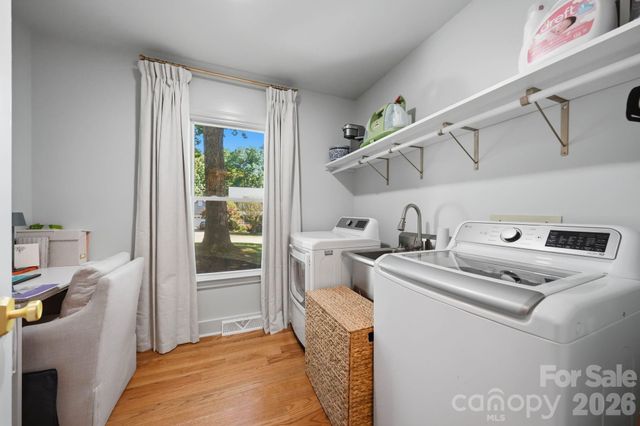 1015 Thistle Court, Charlotte, NC 28211