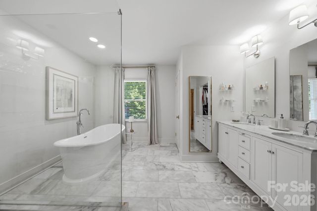 1015 Thistle Court, Charlotte, NC 28211