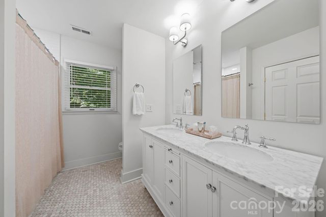 1015 Thistle Court, Charlotte, NC 28211