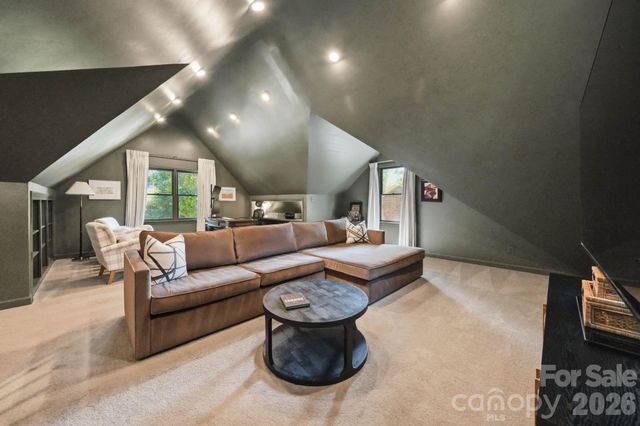 1015 Thistle Court, Charlotte, NC 28211