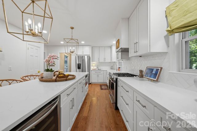 1015 Thistle Court, Charlotte, NC 28211