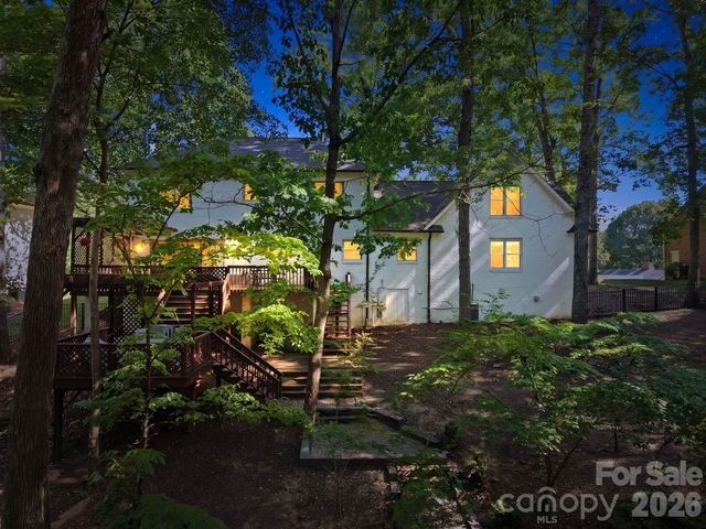 1015 Thistle Court, Charlotte, NC 28211