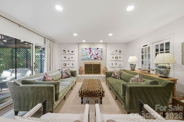 1015 Thistle Court, Charlotte, NC 28211