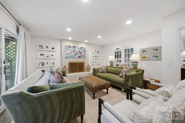 1015 Thistle Court, Charlotte, NC 28211