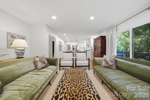 1015 Thistle Court, Charlotte, NC 28211