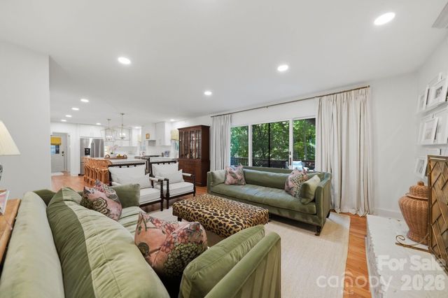1015 Thistle Court, Charlotte, NC 28211