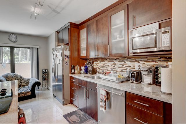 2384 NW 36th Avenue, Coconut Creek, FL 33066