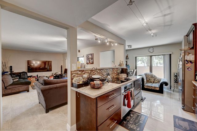 2384 NW 36th Avenue, Coconut Creek, FL 33066