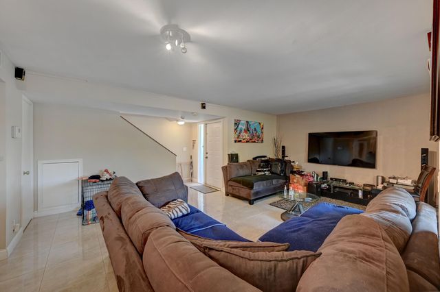 2384 NW 36th Avenue, Coconut Creek, FL 33066