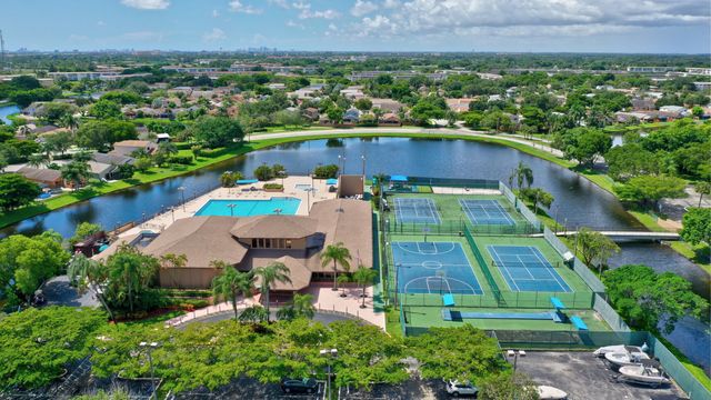 2384 NW 36th Avenue, Coconut Creek, FL 33066