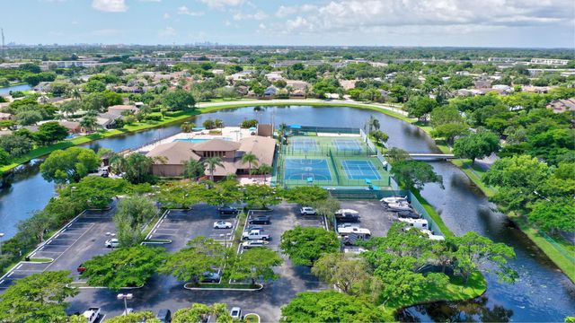 2384 NW 36th Avenue, Coconut Creek, FL 33066