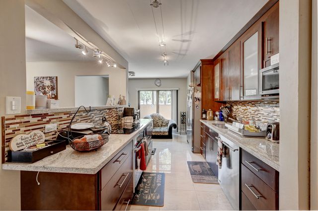 2384 NW 36th Avenue, Coconut Creek, FL 33066