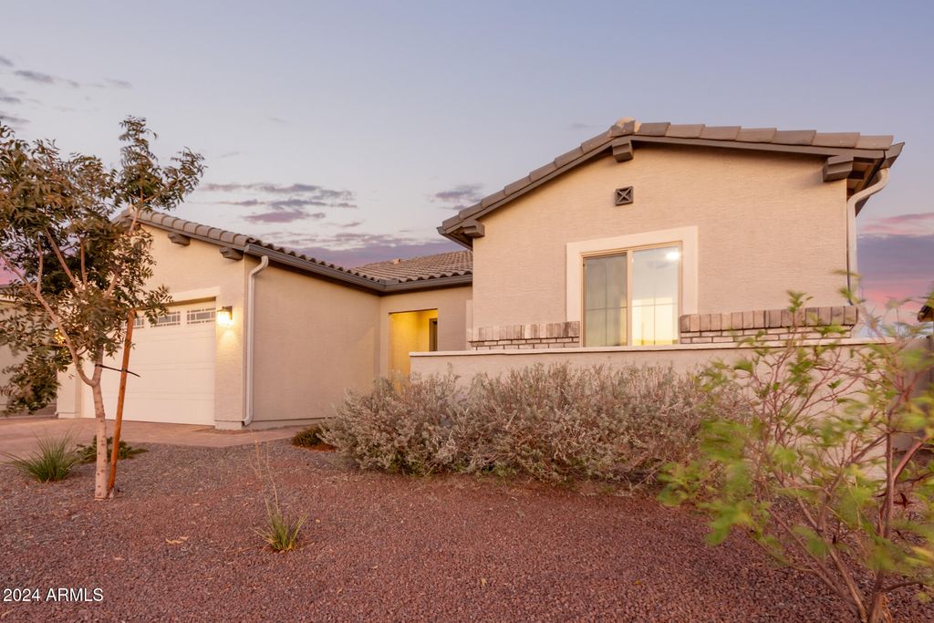 Image 6 of property listing at 16093 S 178TH Avenue, Goodyear, AZ 85338