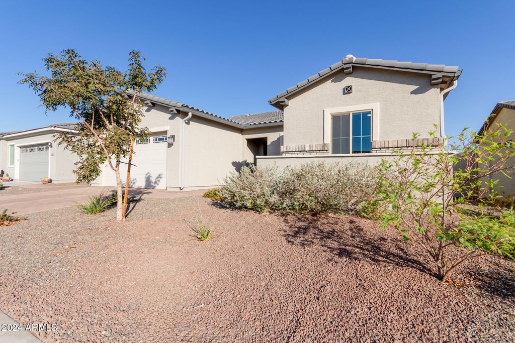 Image 8 of property listing at 16093 S 178TH Avenue, Goodyear, AZ 85338