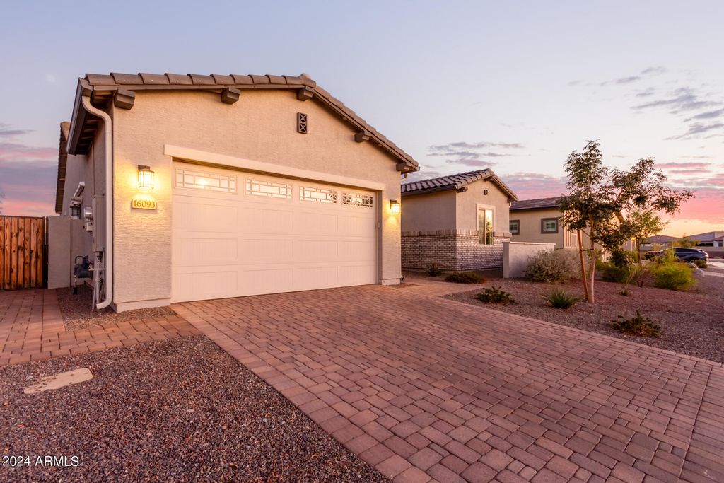 Image 9 of property listing at 16093 S 178TH Avenue, Goodyear, AZ 85338